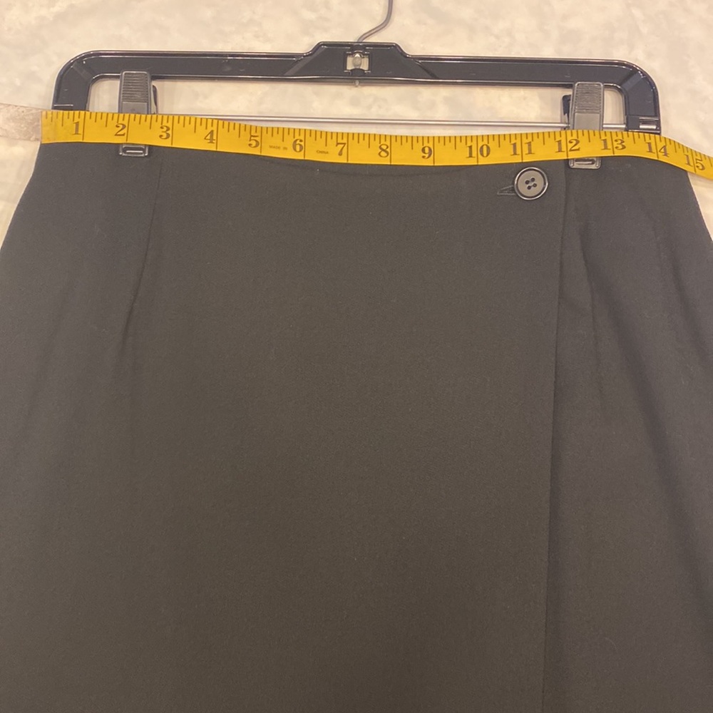 Saks fifth Avenue, folio wrap skirt,like new condition , measurements in photos - Picture 3 of 9